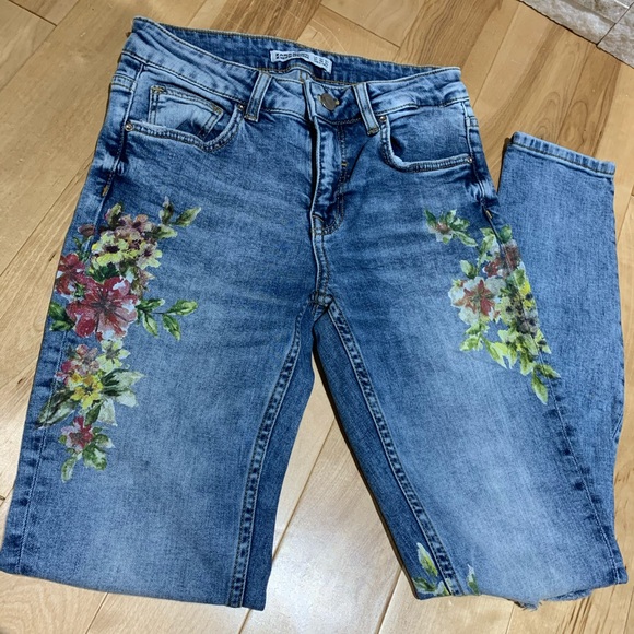 Zara | Flower Print Low-Rise Jeans - Picture 1 of 9